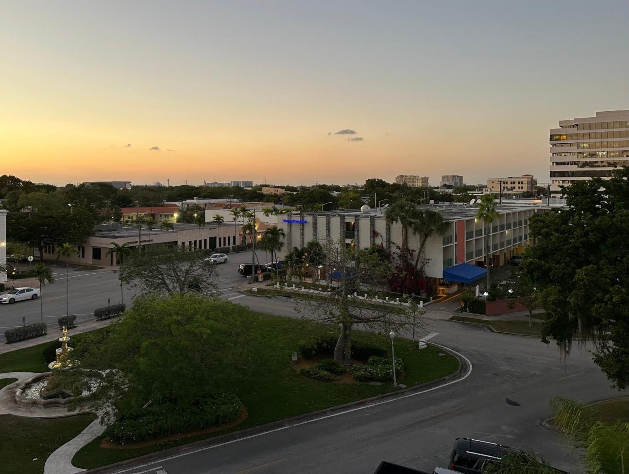 Hotel Chateaubleau Coral Gables Extérieur photo