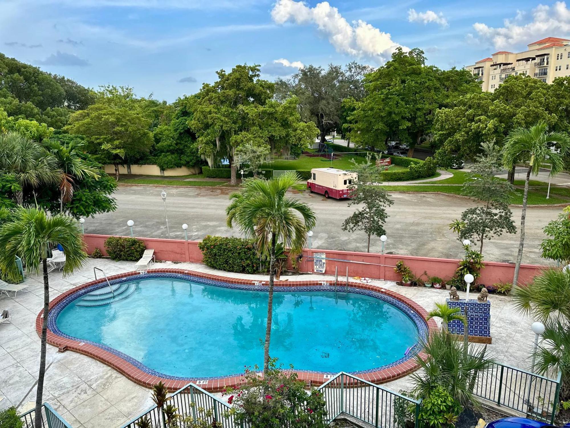 Hotel Chateaubleau Coral Gables Extérieur photo