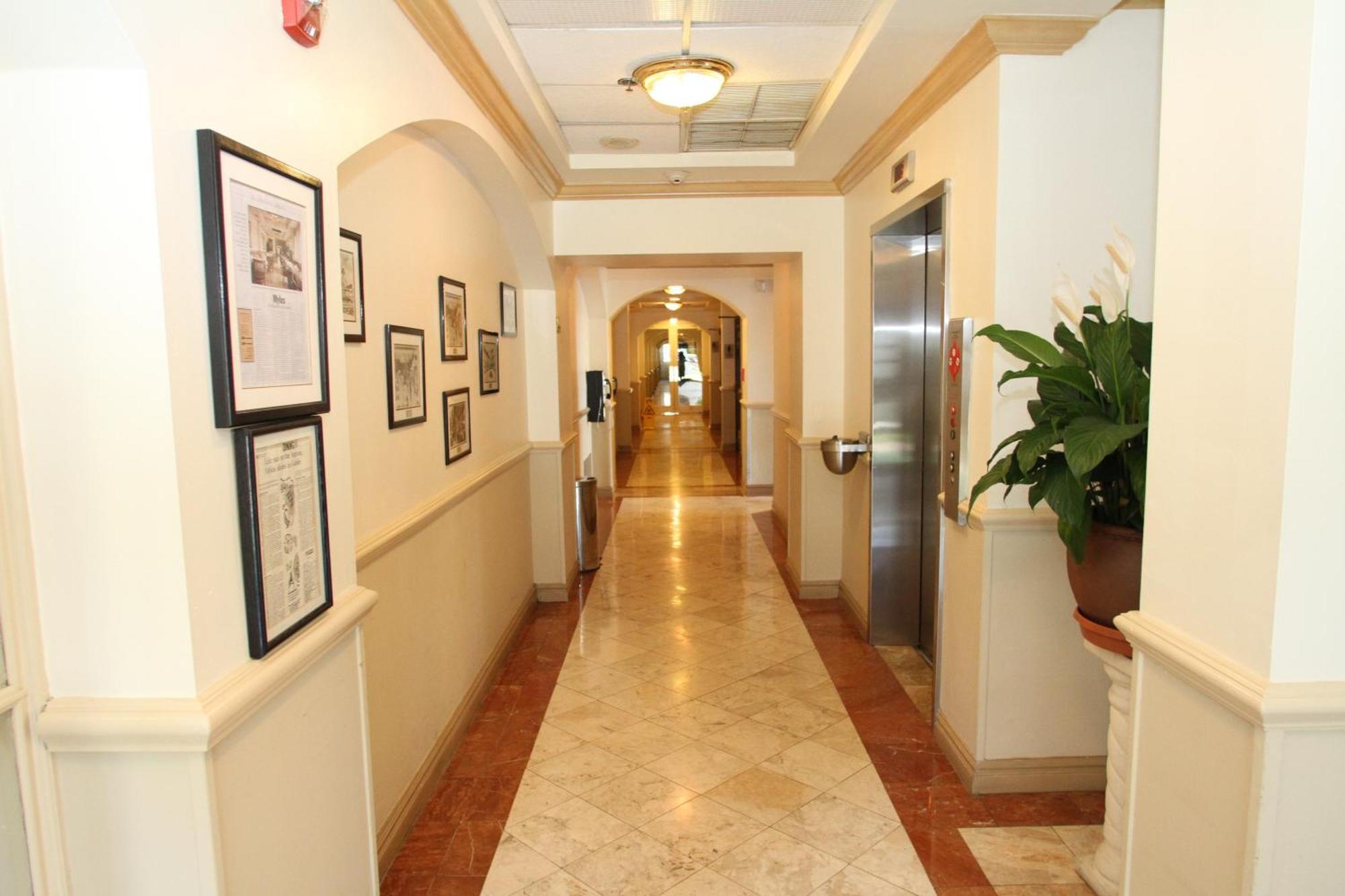 Hotel Chateaubleau Coral Gables Extérieur photo