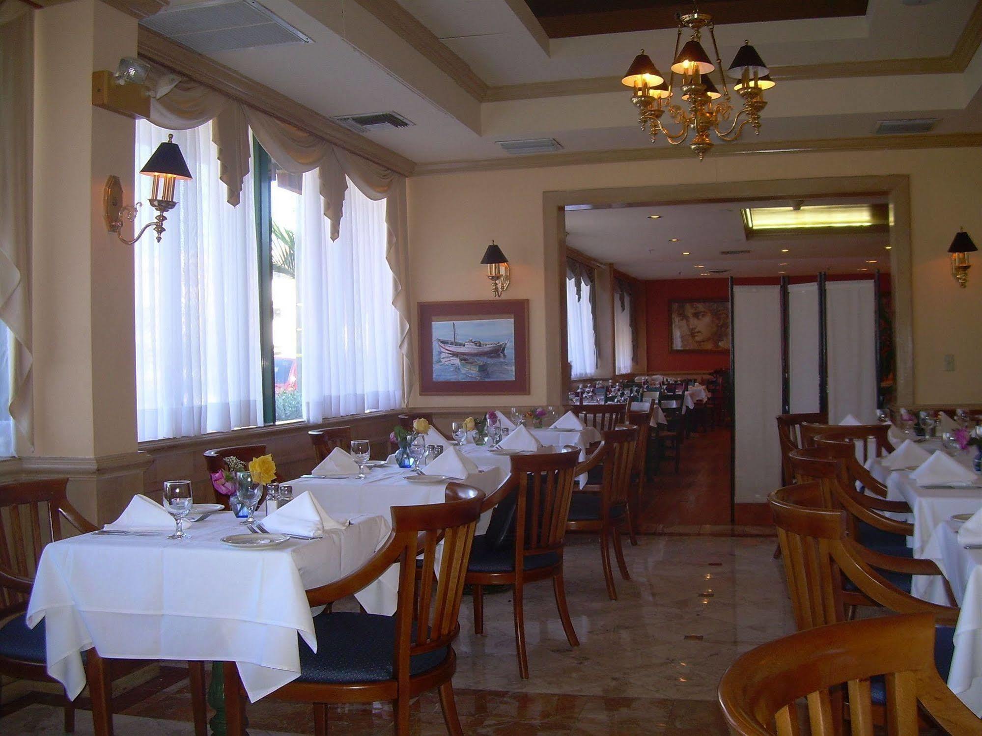 Hotel Chateaubleau Coral Gables Extérieur photo