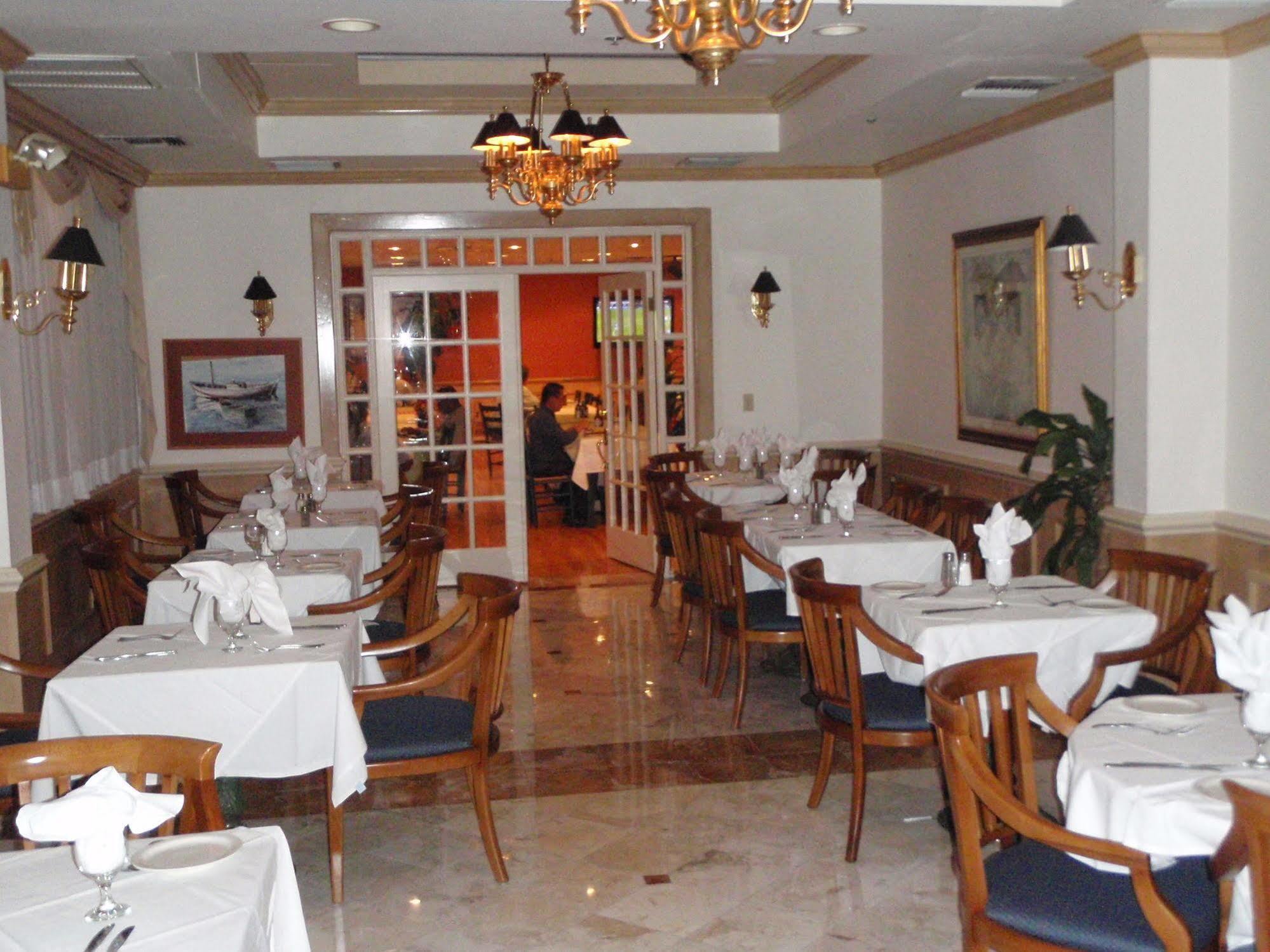Hotel Chateaubleau Coral Gables Extérieur photo